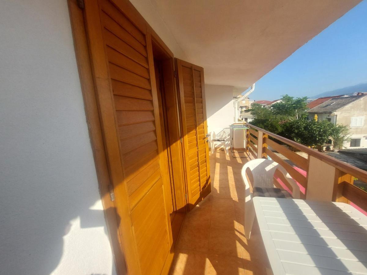Studio-App Iva, Balcony With Sea View - 50 M From Beach Pag Town Exterior photo